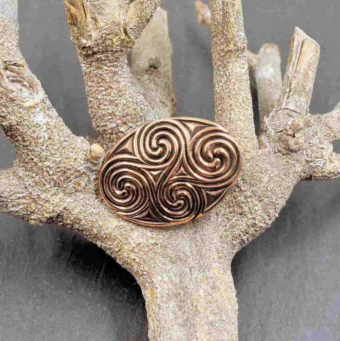 Keltische Brosche mit Spiralmuster aus Bronze von Belanas Schatzkiste